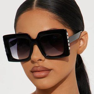GOT YOU BY MY SIDE SUNGLASSES - BLACK